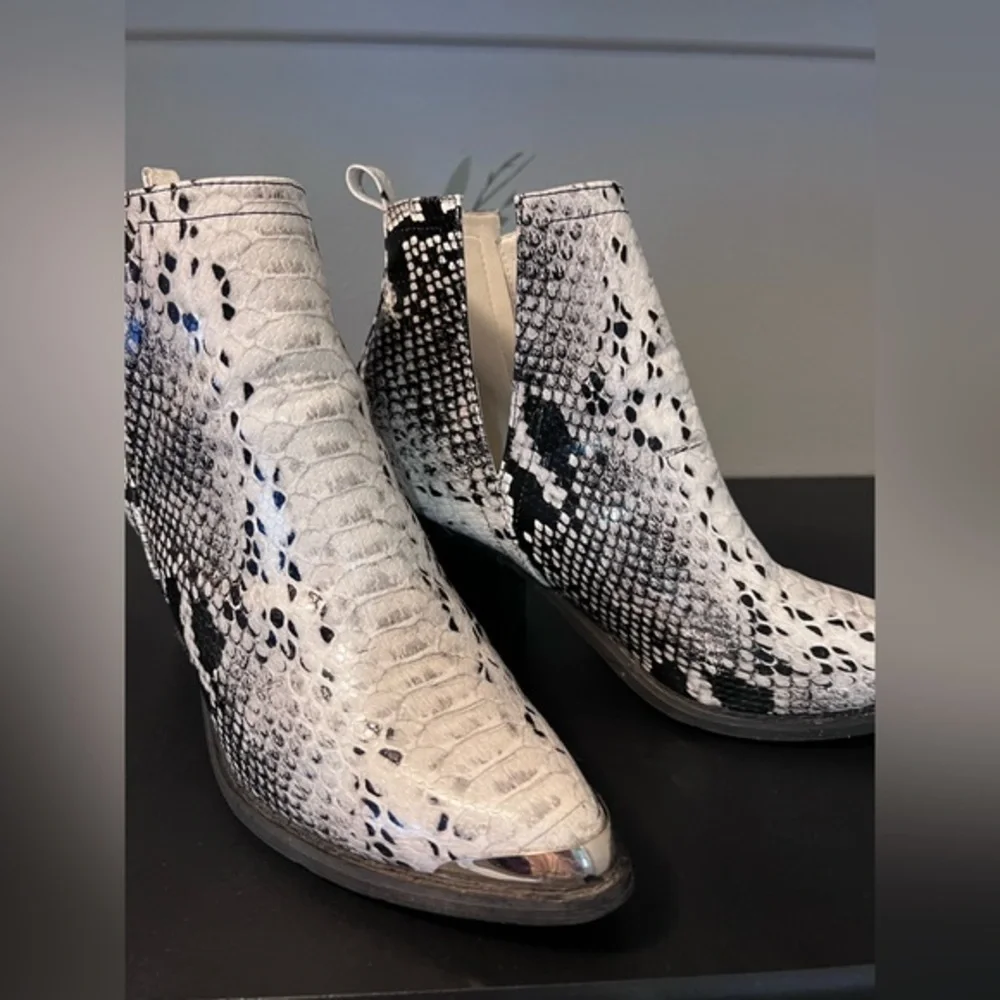 Women’s Faux Snake Skin Booties